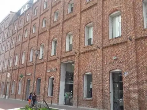 Av. Cándido Carballo al 100