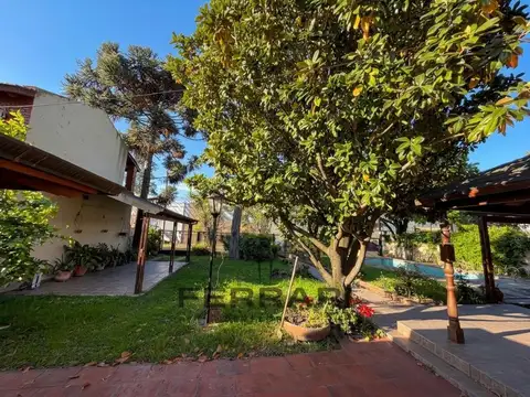 Casa en Venta con 2 cocheras