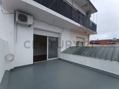 Venta Departamento 2 Ambientes por escalera - Patio -Sin Expensas en Beccar