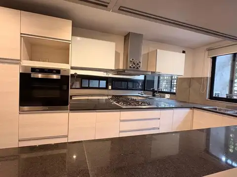 Casa  3 dormitorios - Pje. Zavalla 3700