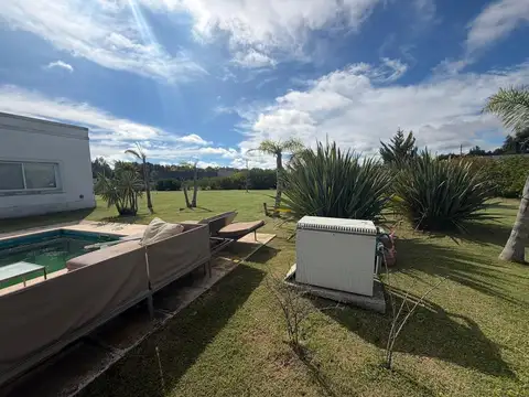 Casa 6 ambientes con 4 baños