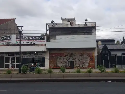 Gran local depósito 700 m2 Av. Hipólito Yrigoyen 
