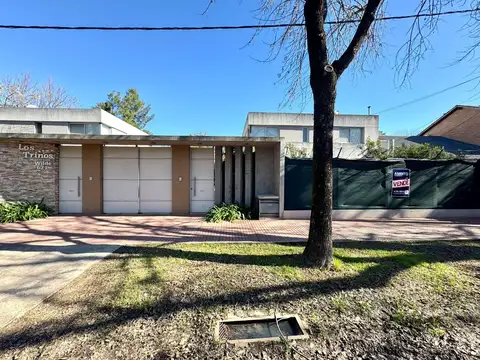 Venta Fisherton Casa Moderna 2 Dormitorios Cochera Jardin Apta Credito Complejo Los Trinos Rosario