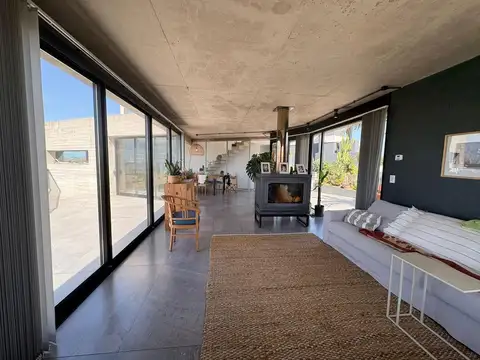 Casa de Diseño Frente al Mar en Zona Sur