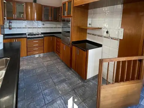 Departamento 6 ambientes con 3 baños