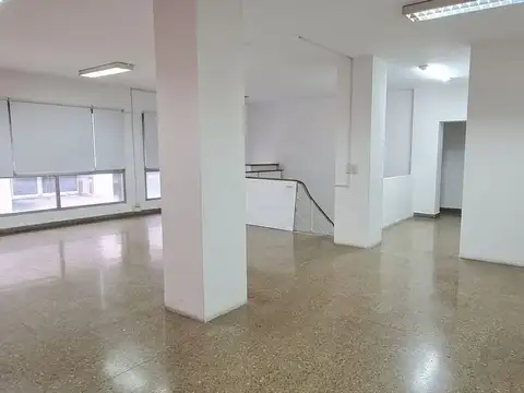 Alquiler - Local Oficinas - 153 m2 - Flores