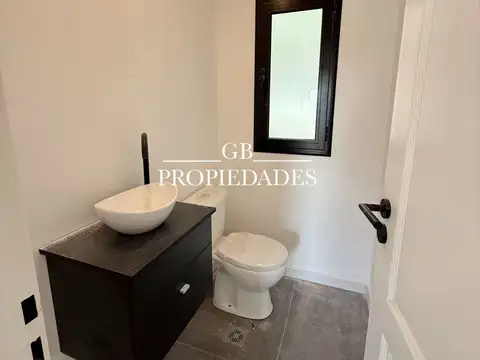 Casa 4 ambientes con 3 baños