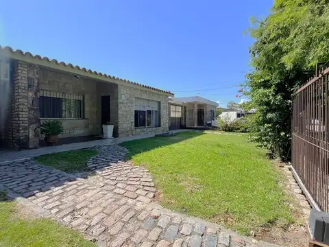 CASA 4 Dorm VENTA Carrasco Norte Impecable