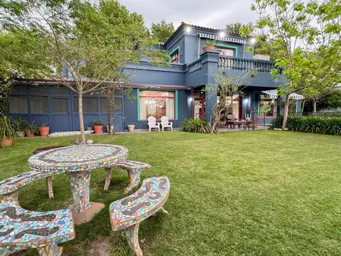 Casa en Venta con 2 cocheras