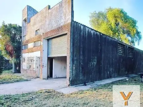 Depósito en venta - 4 Ambientes - 2 Baños - Cochera - 2.100Mts2 - Mar del Plata