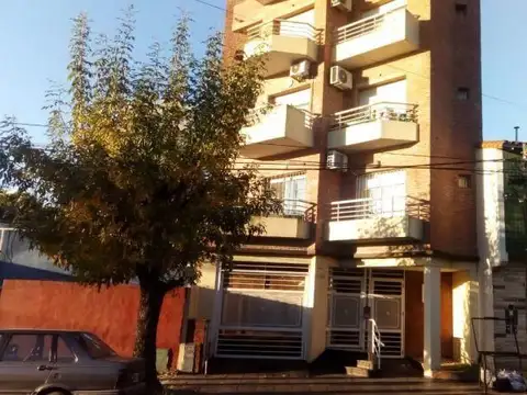 Paunero 400, Piso 1