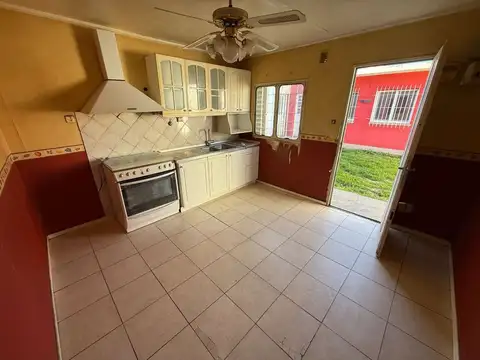 Casa 5 ambientes con 1 baño