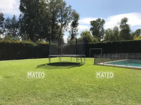 Casa en Venta con 2 cocheras