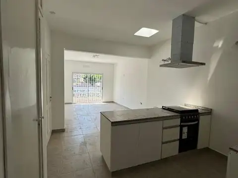 Venta local con departamentos - sobre av. perón - san miguel
