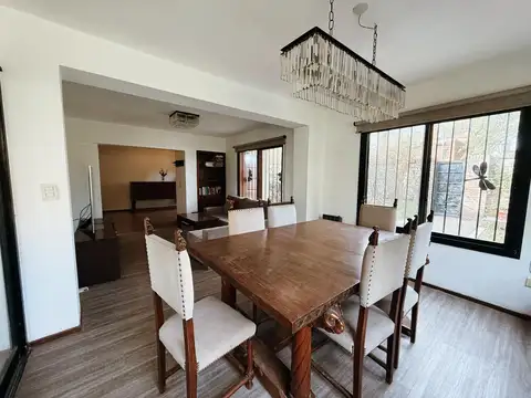 Casa 7 ambientes con 4 baños