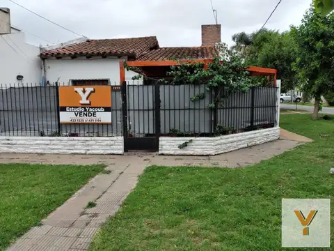 Casa en venta - 2 dormitorios 1 baño - Cochera - 90mts2 - Los Hornos, La Plata