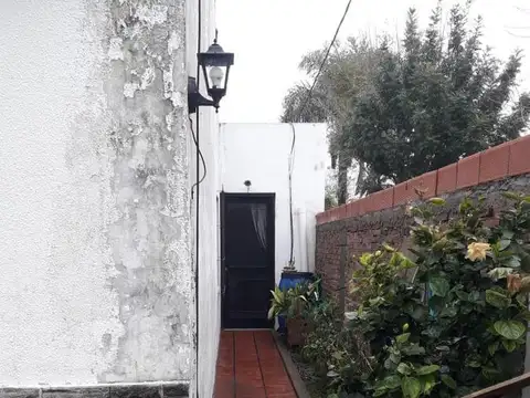 Casa 3 ambientes con 1 baño