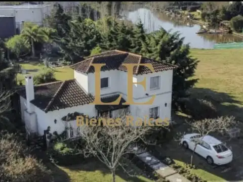 Casa en Venta con 4 cocheras