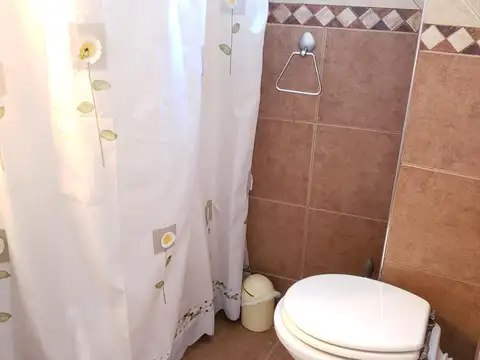 2 amb. calle bcón.Fces. amoblado.2º piso x escal.