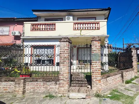 Lote con 3 Deptos/3 Ambientes en Venta/Renta Activa/256mts2