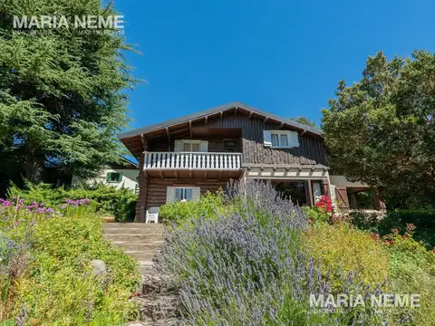 Casa 8 ambientes con 4 baños