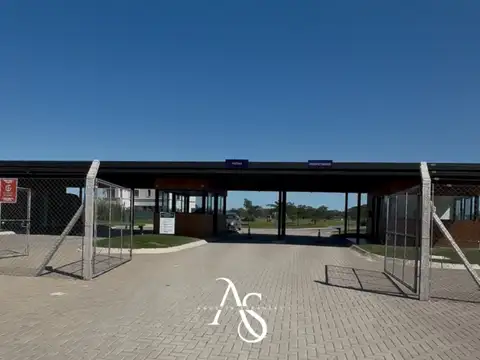 Avenida Héroes de Malvinas al 400