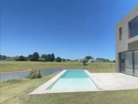 Casa en San Sebastian  a la laguna y al golf