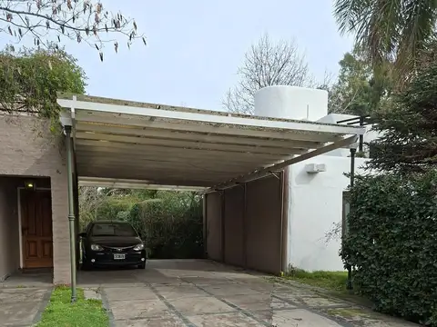 Los Lagartos C.C.