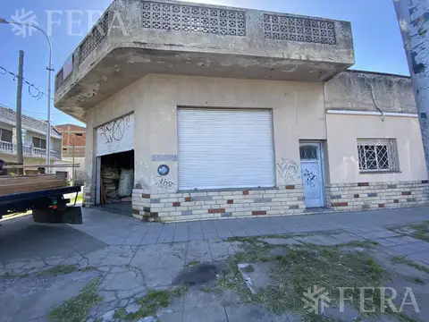 Venta de casa de 3 amb con local en Lanús Oeste