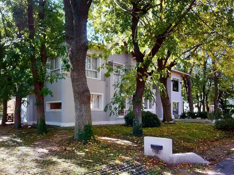 Casa en Alquiler en Abril Club De Campo, USD 3.600