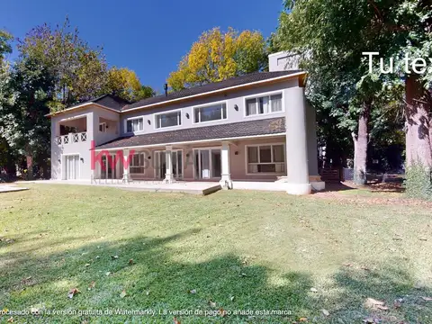 Casa en Alquiler con 2 cocheras