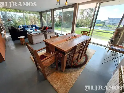 Casa 7 ambientes con 3 baños