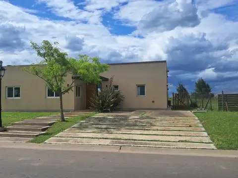 casa a estrenar en venta en San Sebastian 4  AMBIENTES| Luis Tagle al B1600