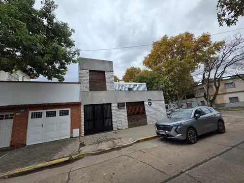Casa de 3 dormitorios con cochera en ALQUILER
