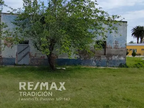 VENTA LOCAL + TERRENO en esquina - La Clotilde