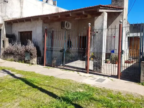 Venta casa al frente Lavalle 7300