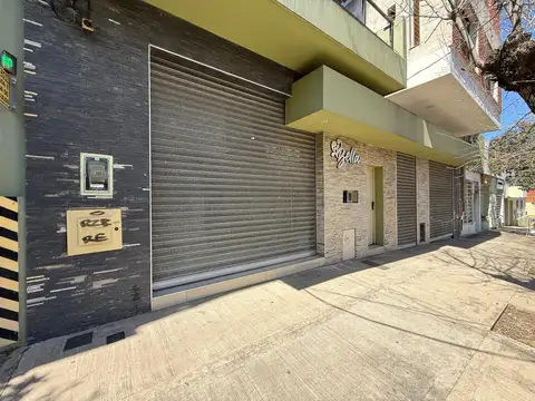 Importante local en Alquiler en Campana 