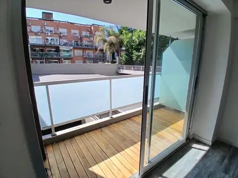 2 AMB. AL FRENTE CON ESCRITORIO EN EDIFICIO MODERNO!