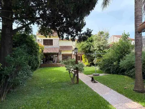 Casa 5 ambientes con 3 baños