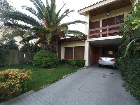 Casa en Venta con 2 cocheras