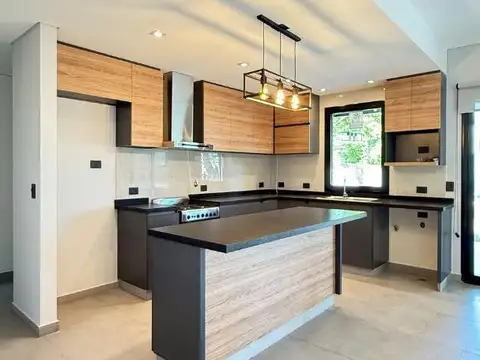 Casa 4 ambientes con 3 baños