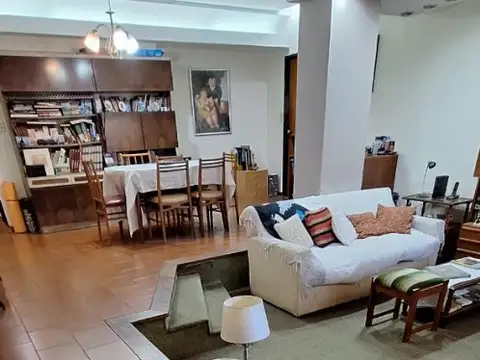 VILLA REAL. TINOGASTA AL 5900 CASA 4 AMB.+DEP.COMPLETA  S/LOTE 8.66 X 24 3 BAÑOS.