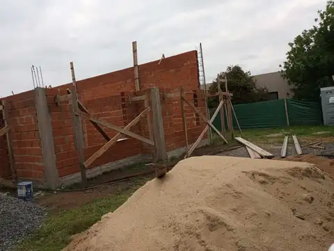 Casa en Venta con 3 cocheras