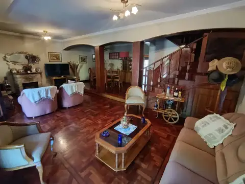 Casa 6 ambientes con 3 baños