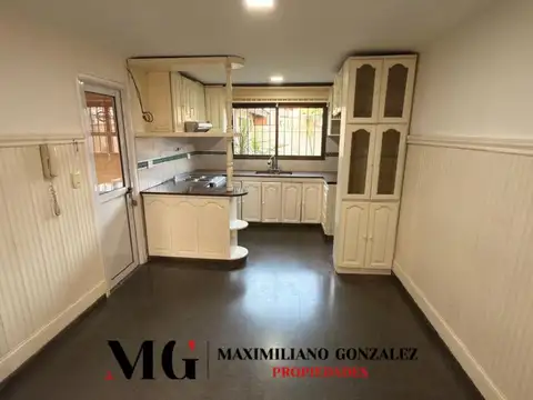 Casa en Venta con 4 cocheras