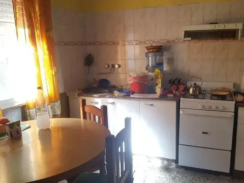 Casa en venta en San Martin 100. Entre Rivadavia y Derqui