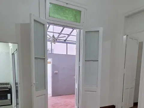 ALQUILER PH 3 AMBIENTES CON PATIO Y GARAGE PATERNAL