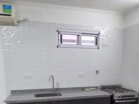 ALQUILER PH 3 AMBIENTES CON PATIO Y GARAGE PATERNAL
