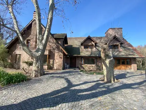 Venta Casa en Bella Vista con 3000 m2 de lote