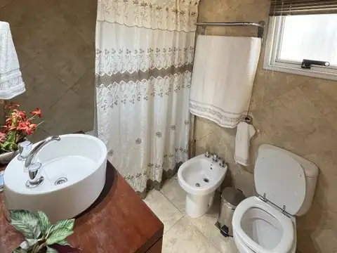 Casa 4 ambientes con 3 baños